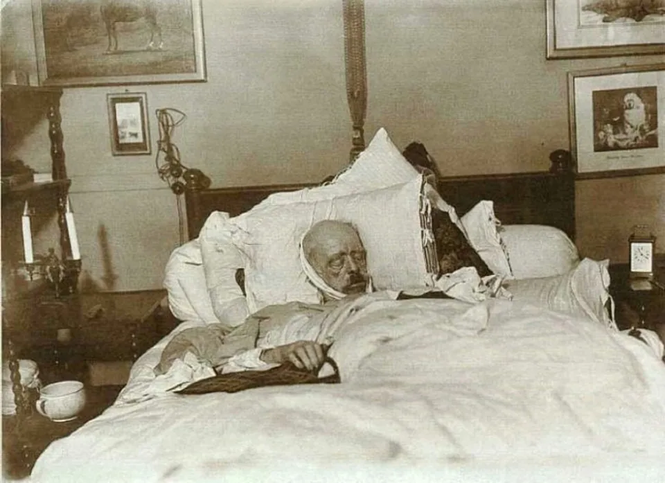 Post-mortem photograph of Bismarck lying in bed among pillows