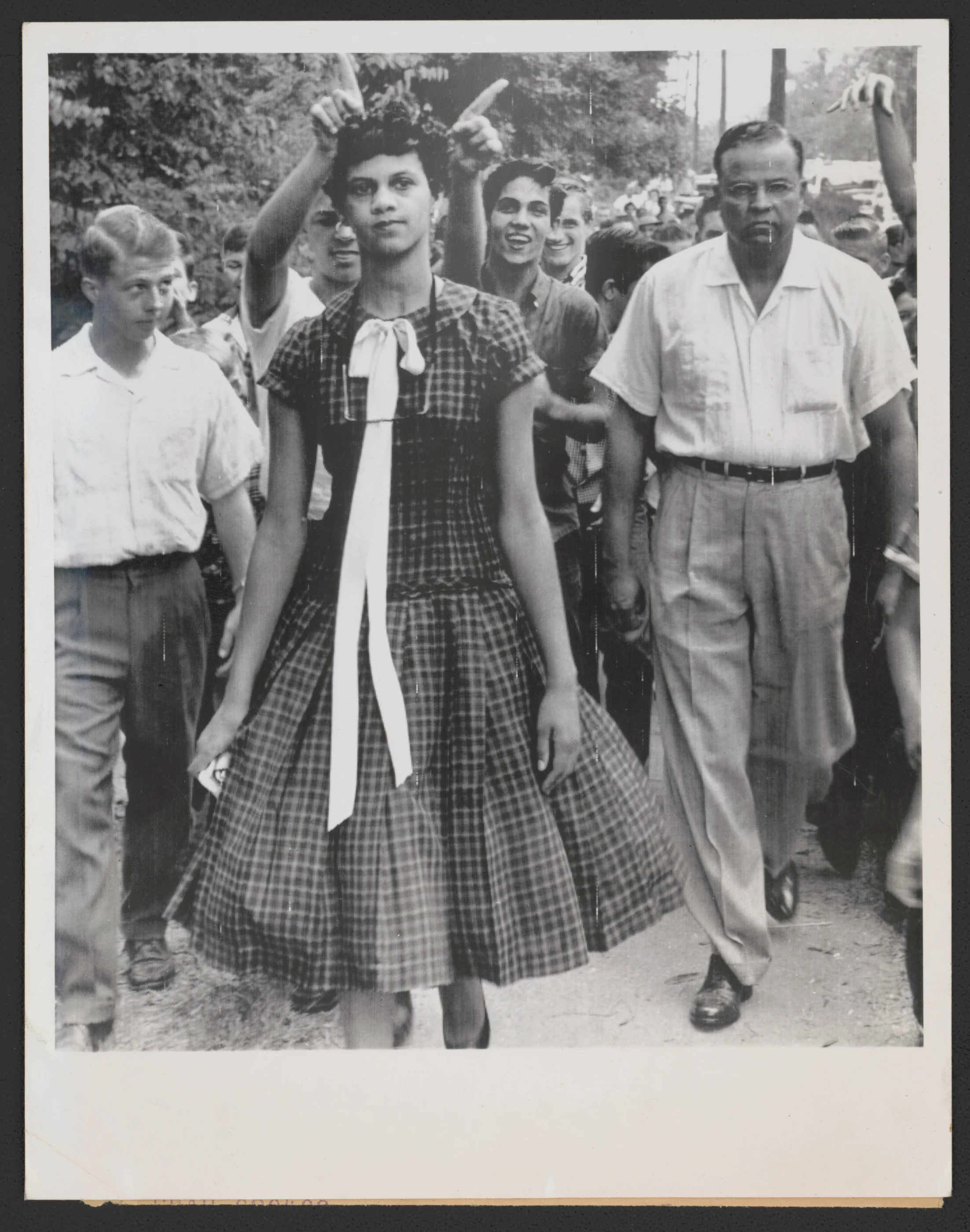 Dorothy Counts walks to school through a crowd of white teenagers in Charlotte, 4 September 1957. Photograph by Douglas Martin, United Press / Library of Congress.