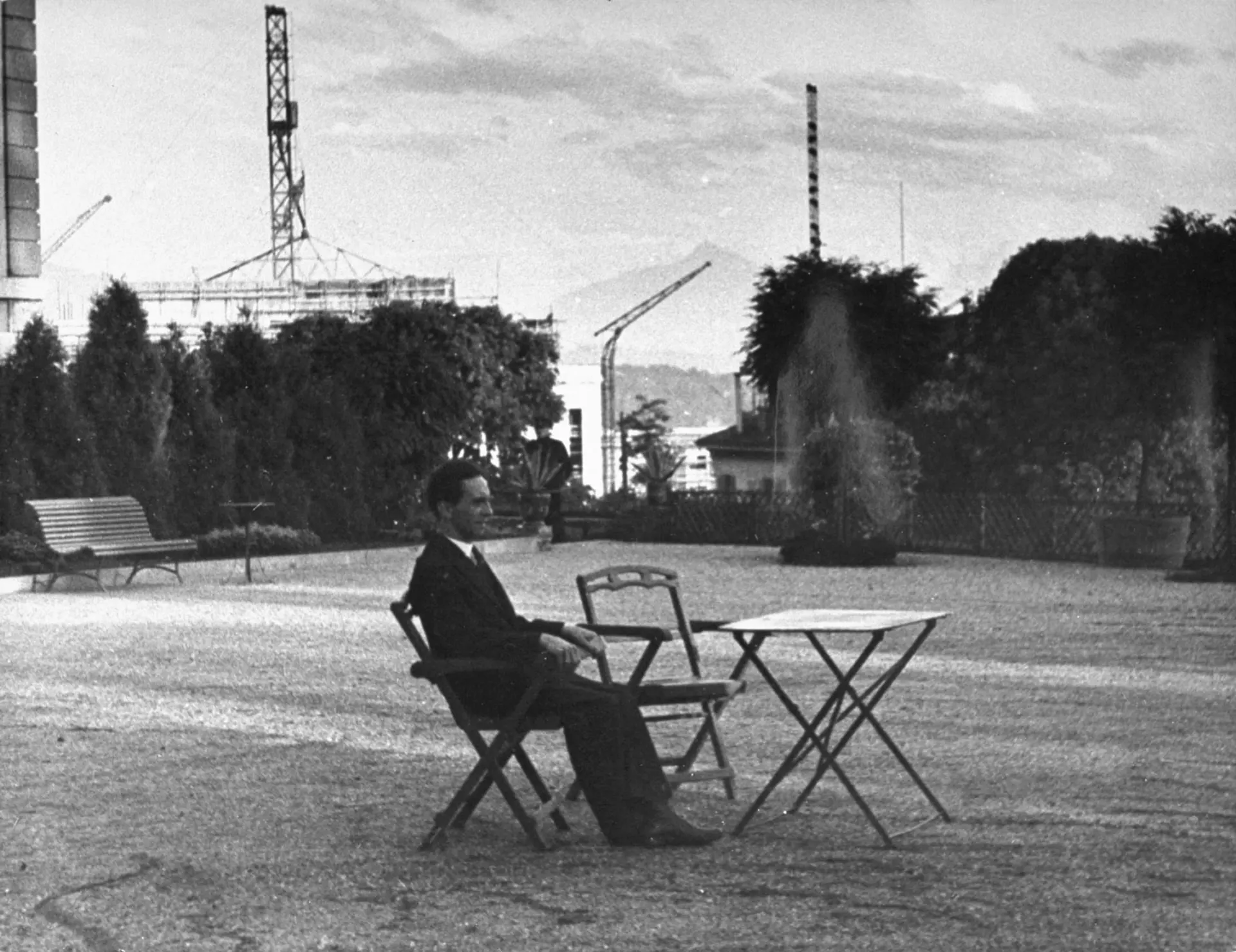 Goebbels in the Carlton garden, Geneva, September 1933. Photograph by Alfred Eisenstaedt.