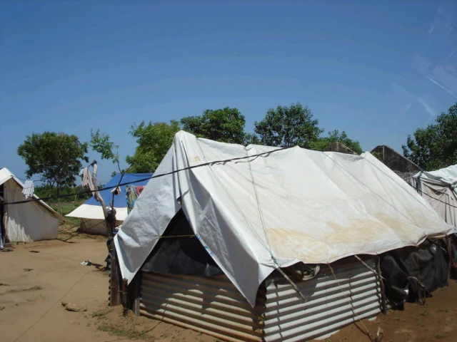 Tent shelters in Matara district, Sri Lanka. File metadata gives 13 May 2005.