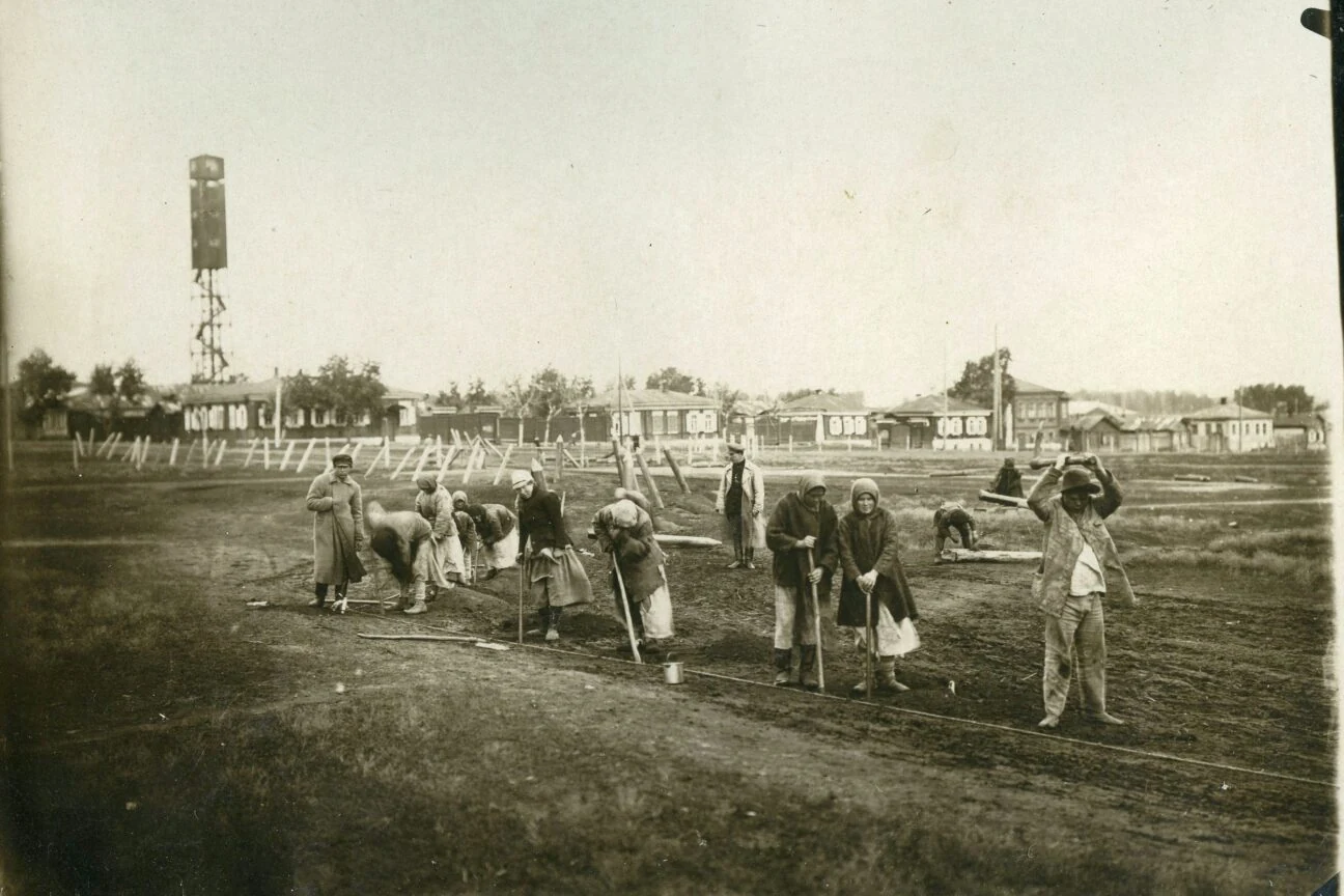Work to establish a garden on Aloe Pole in Chelyabinsk. 1921-1922.