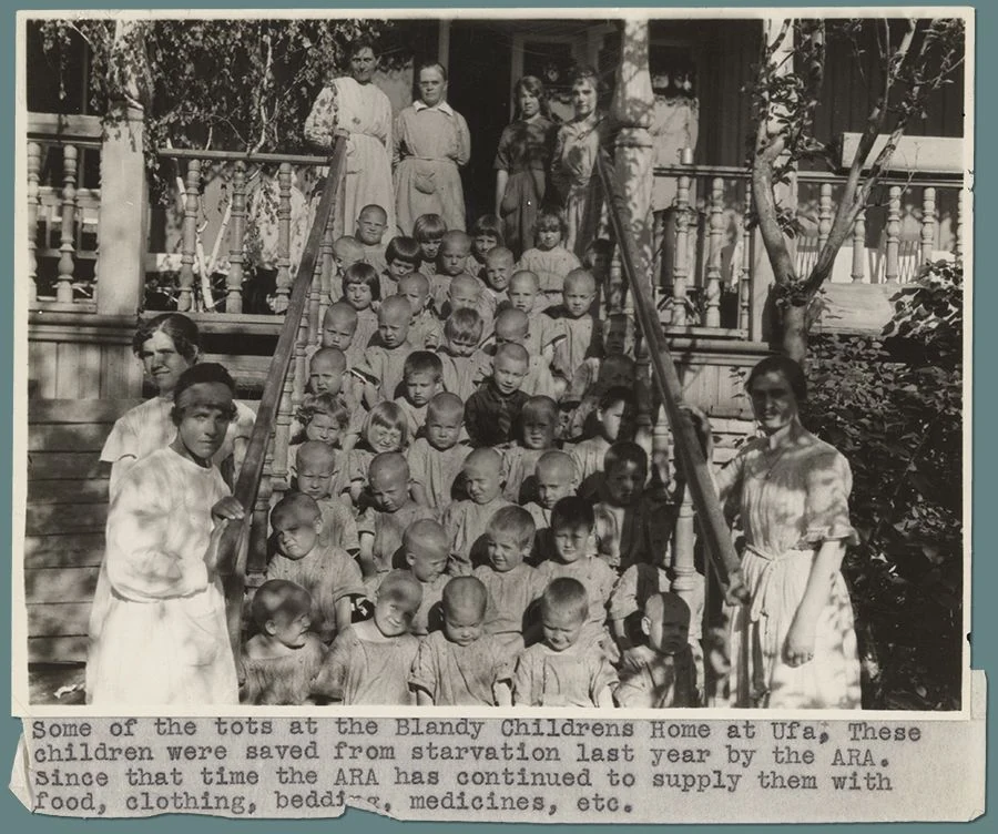 Children and staff on the steps of Blandy House. 1923.