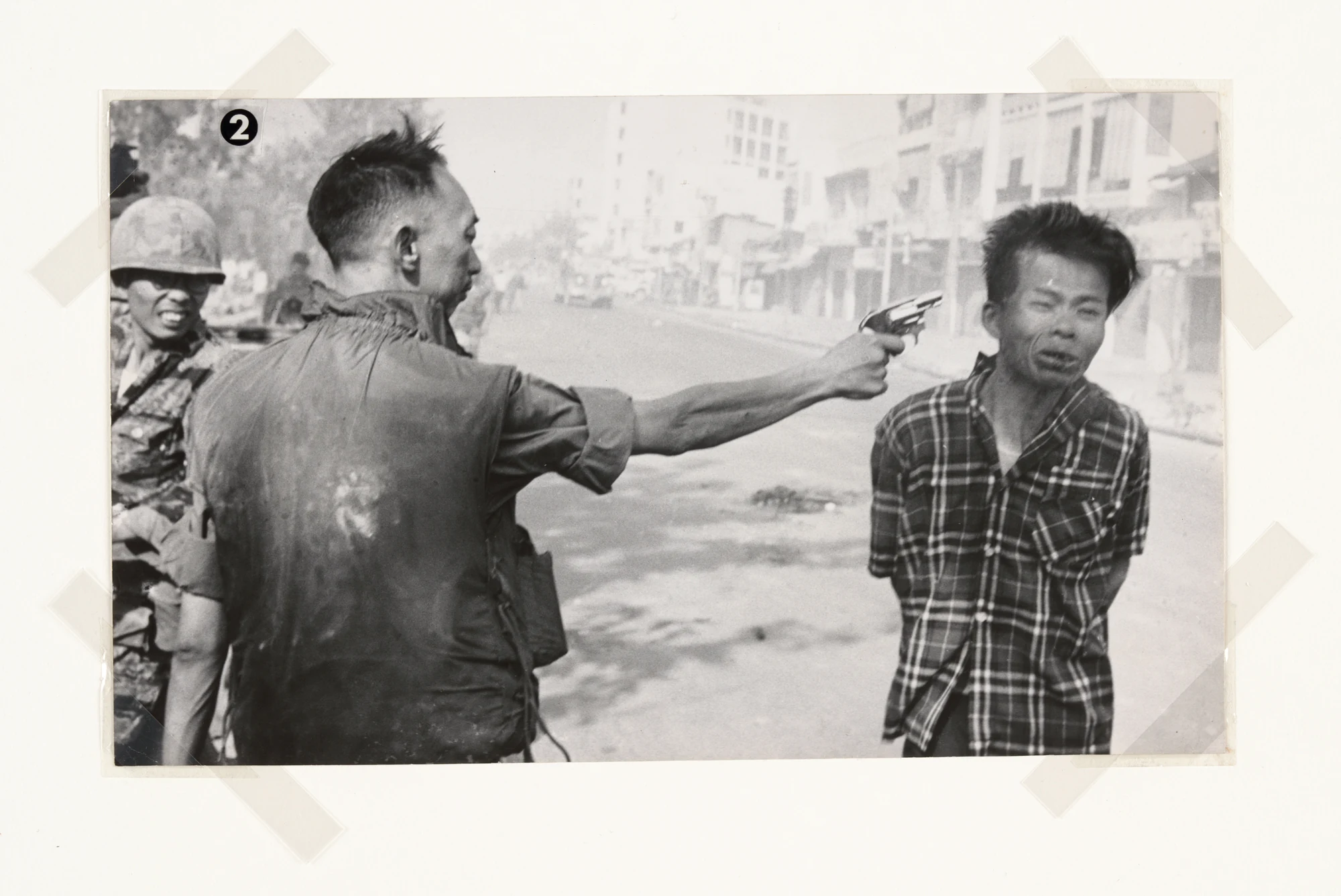 Nguyễn Ngọc Loan shoots the prisoner Nguyễn Văn Lém. Saigon, 1 February 1968. Photograph by Eddie Adams / Associated Press.