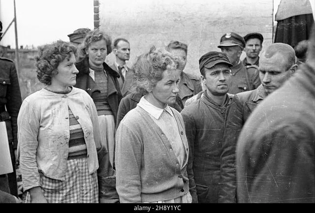 Participants in the on-site inspection. The catalogue names Barkmann, Elisabeth Becker, Wanda Klaff, Ewa Paradies and Gerda Steinhoff among the former guards, without identifying each woman’s position.