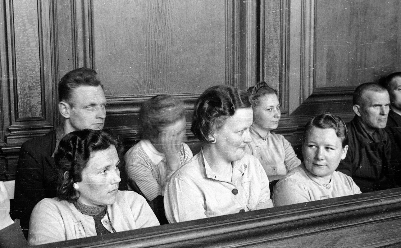 Defendants at the trial: Elisabeth Becker, Gerda Steinhoff and Wanda Klaff at front left; Erna Beilhardt, her face covered, and Jenny-Wanda Barkmann behind them.
